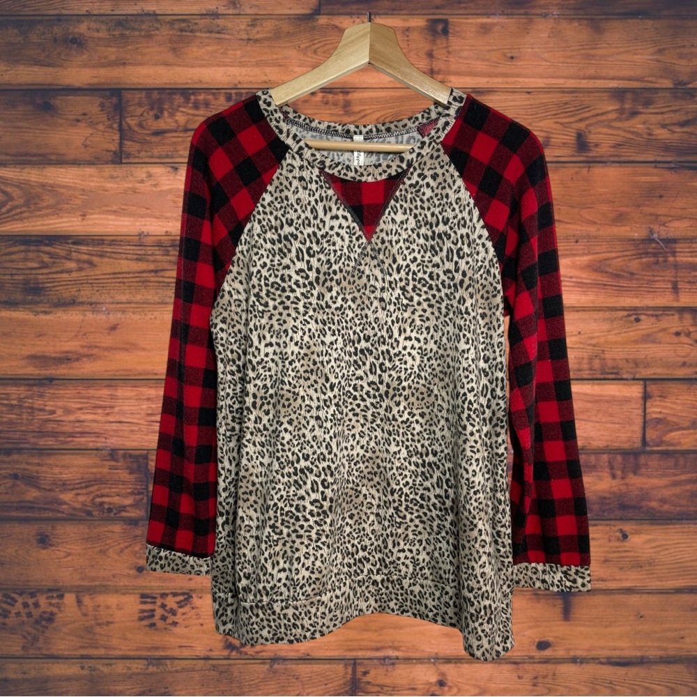 5 for $25🔥Lilypad Cheetah Print Plaid Red‎ Sleeve Shirt Small